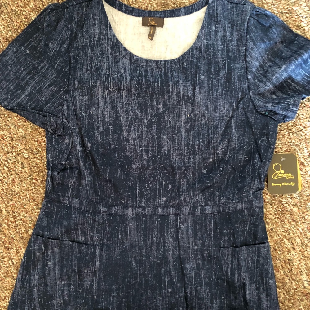 JAANUU scrub top